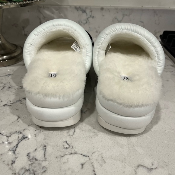 Ugg maxi slide logo sandals - Picture 9 of 11